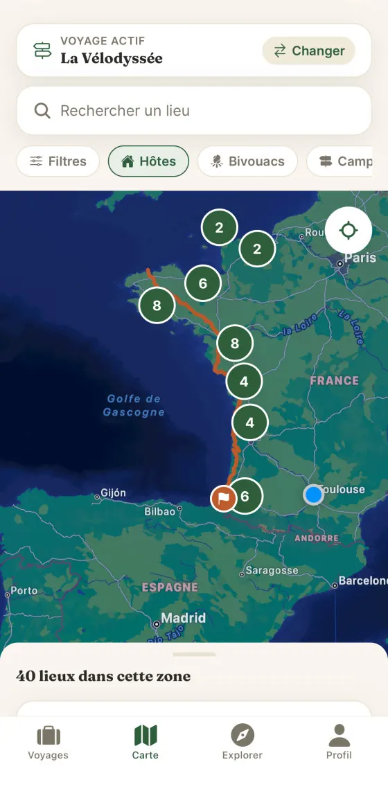 Carte Halta : les hébergements regroupés en pastilles le long du tracé de la Vélodyssée.
