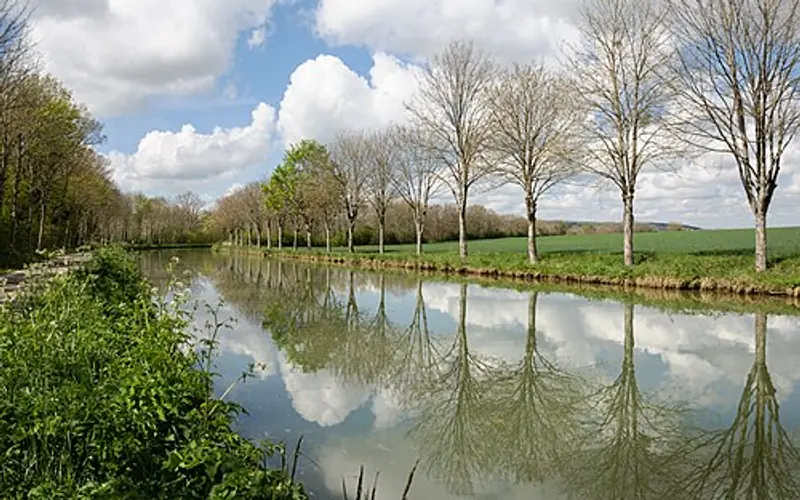 Le Canal de Bourgogne à vélo.